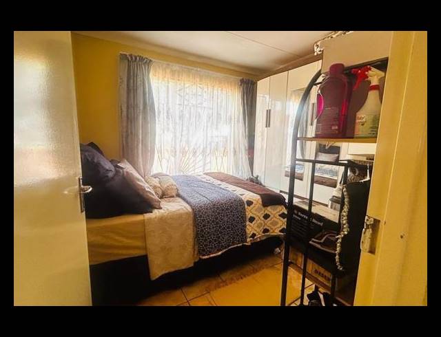 2 BEDROOM HOUSE FOR SALE IN GEELHOUTPARK
